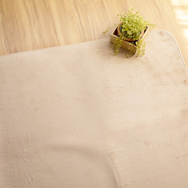 サラッとふんわり優しい肌触りのラグ