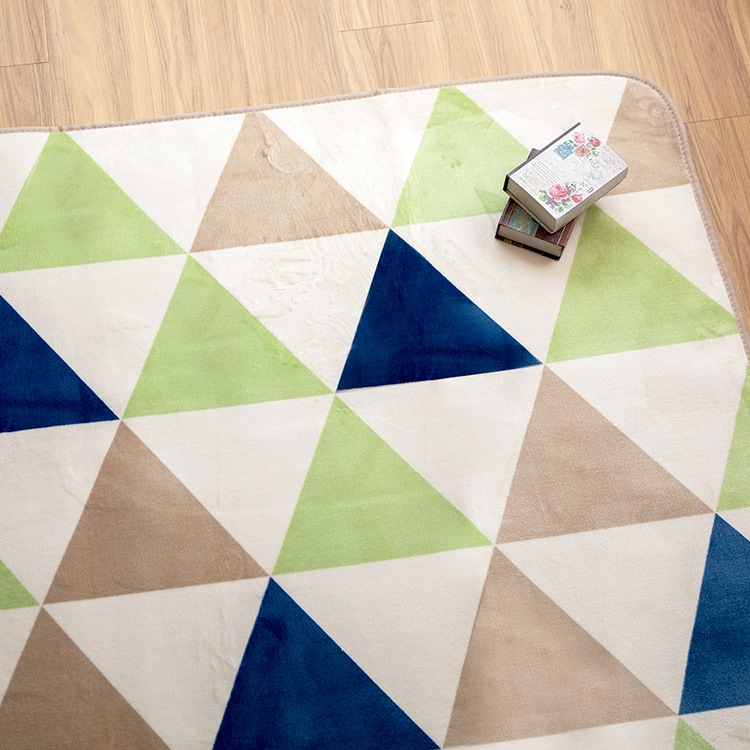 毛足は4mmのショート設計<br>ゴミが入り込まず掃除機で吸い取りやすい