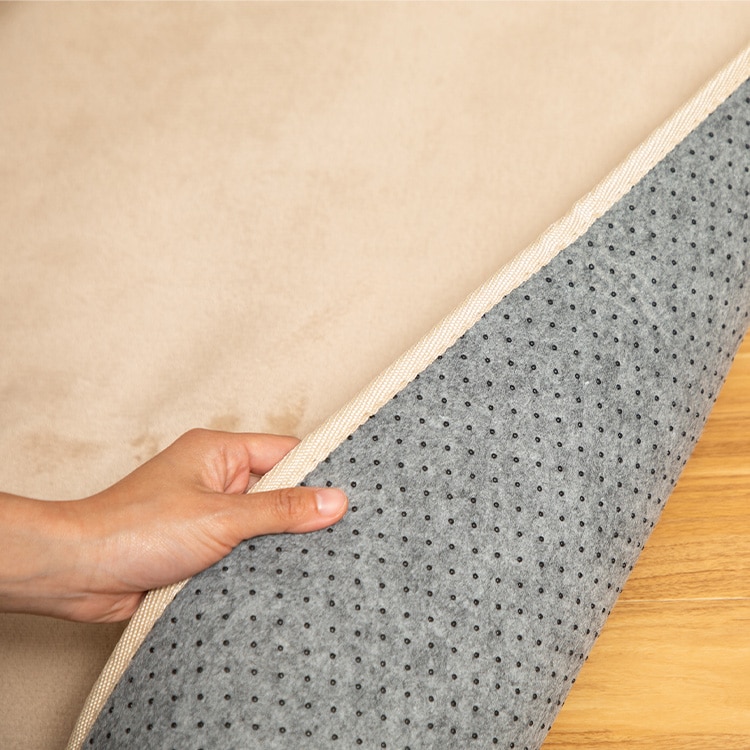 安心のすべり止め付き<br>フローリングに敷いても滑りにくくズレるのを防ぎます