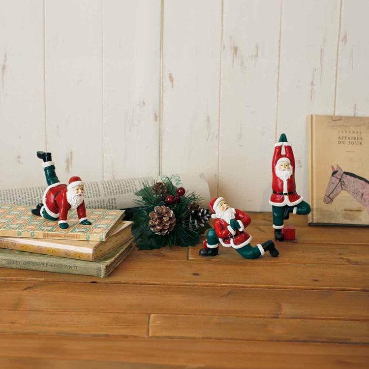 YOGA サンタ|横向きの鶴のポーズ_1